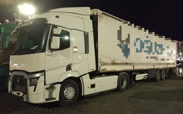 Καβάλα: Οδηγός νταλίκας μετέφερε μετανάστες