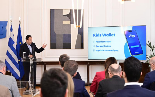 Δ. Παπαστεργίου για Kids Wallet: Δεν πρόκειται για μέσο επιτήρησης - Είναι εργαλείο υπεύθυνης χρήσης και ενισχύει τον ρόλο των γονιών