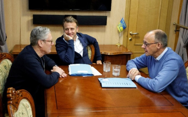 Ουκρανία: Μακρόν, Στάρμερ και Μερτς έφτασαν στο Κίεβο