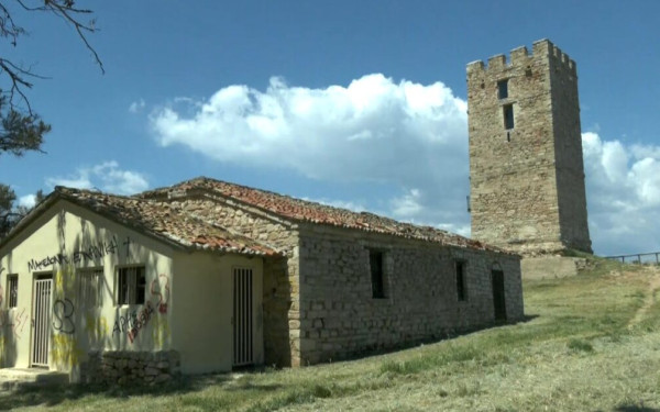 Χαλκιδική: Βανδάλισαν ξανά τον Βυζαντινό Πύργο στη Νέα Φώκαια (βίντεο)