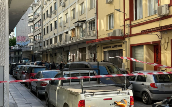 Θεσσαλονίκη - Φονική έκρηξη: Εκρηκτικά και πυροκροτητές στο διαμέρισμα που έμενε η 38χρονη στα Λαδάδικα