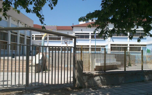 Θεσσαλονίκη: Συμπλοκή με ομάδα εξωσχολικών σε Γυμνάσιο του Ευόσμου