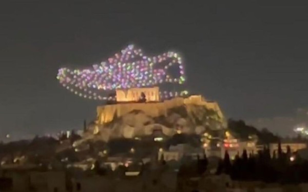 Κατεπείγουσα έρευνα της Εισαγγελίας για το διαφημιστικό drone show πάνω από την Ακρόπολη