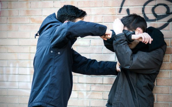 Αγρίνιο: Στο νοσοκομείο 17χρονος που έπεσε θύμα ξυλοδαρμού από τέσσερις νεαρούς με κουκούλες