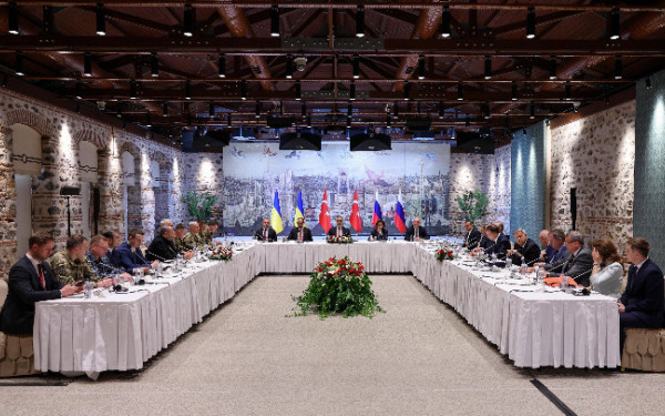 Κωνσταντινούπολη: Το Κίεβο κατηγορεί την Μόσχα για «απαράδεκτες απαιτήσεις» - Συμφωνία για ανταλλαγή αιχμαλώτων