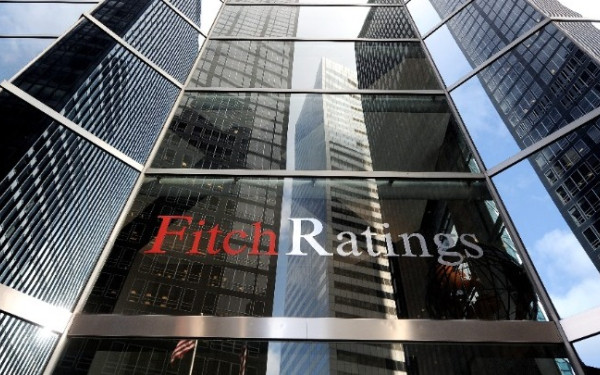 Fitch: Αναβάθμισε σε θετικό το outlook της ελληνικής οικονομίας