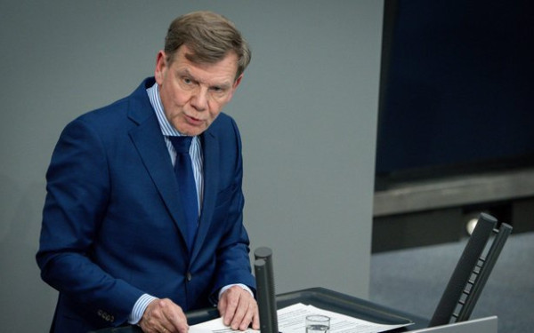 ΝΑΤΟ: Η Γερμανία στηρίζει την πρόταση Τραμπ για αύξηση των αμυντικών δαπανών στο 5% του ΑΕΠ