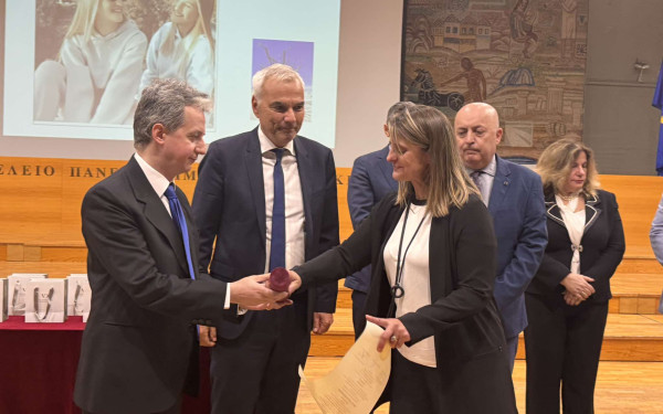ΑΠΘ: Σε κλίμα συγκίνησης η απονομή τιμητικού τίτλου στη Θώμη Πλακιά που σκοτώθηκε στα Τέμπη