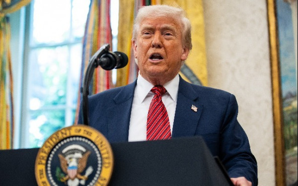 Ν. Τραμπ: «Οι ΗΠΑ θέλουν να φτιάχνουν άρματα μάχης, όχι μπλουζάκια»