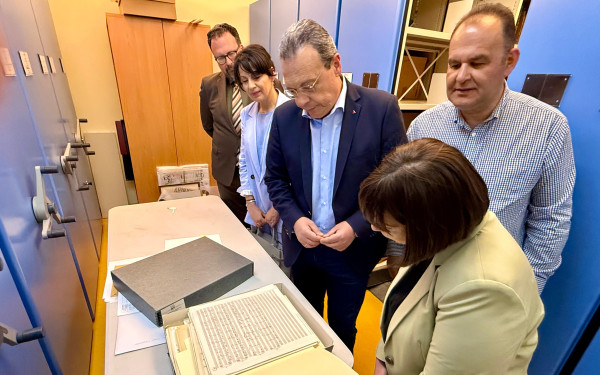 Στο σπίτι του Μίκη Θεοδωράκη ο Σωκράτης Φάμελλος