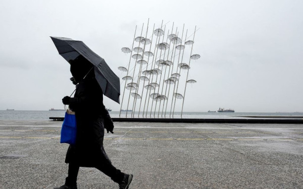 Νεφώσεις με ασθενείς βροχές και λίγα χιόνια στα ορεινά προβλέπει για σήμερα η ΕΜΥ - Ο καιρός μέχρι την Τρίτη