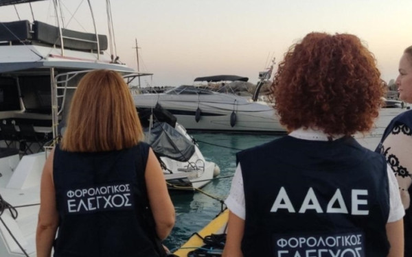 ΑΑΔΕ: Πάνω από 400 παραβάσεις σε δημοφιλείς τουριστικούς προορισμούς