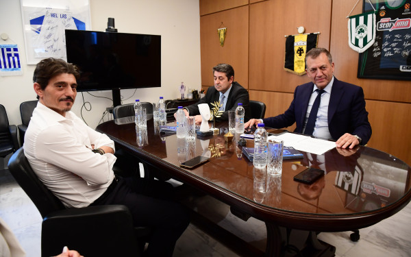 Μπάσκετ: Την Παρασκευή (6/6) η επανεκκίνηση των τελικών - Οι δηλώσεις Βρούτση, Γιαννακόπουλου και Αγγελόπουλων (βίντεο)