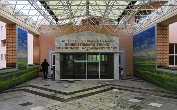 Aλεξανδρούπολη: Στη ΜΕΘ νεαρός που έπεσε από μπαλκόνι τρίτου ορόφου