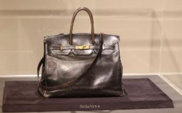 Σε δημοπρασία η αυθεντική τσάντα Birkin, που άλλαξε την ιστορία της μόδας
