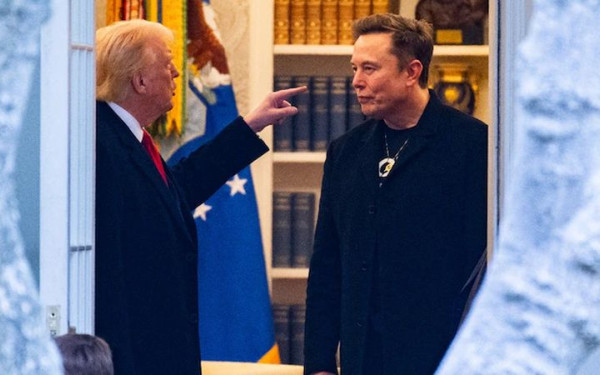 Σφοδρή ανταλλαγή «πυρών» Τραμπ-Μασκ: «Ο Τραμπ είναι στη λίστα Επστάιν, η αλήθεια θ' αποκαλυφθεί» - «Ο Έλον τρελάθηκε»