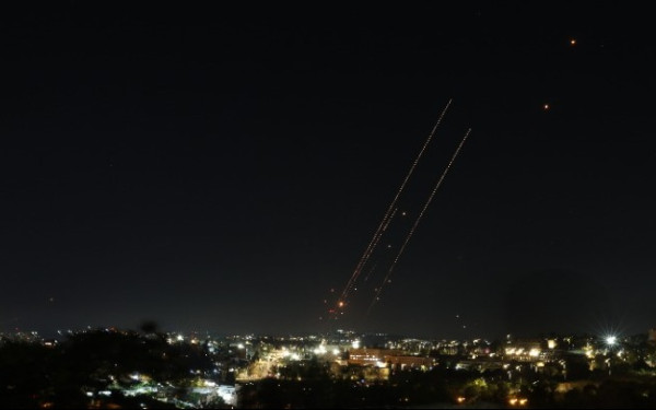 Μπαράζ εκτοξεύσεων πυραύλων από το Ιράν εναντίον του Ισραήλ - Δύο νεκροί - Ο Νετανιάχου υποσχέθηκε «ανταπάντηση», για «κήρυξη πολέμου» μιλά η Τεχεράνη