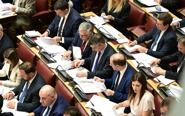 Βουλή - Προανακριτική: Ολοκληρώθηκε η συζήτηση - Απέχουν ΚΚΕ, ΣΥΡΙΖΑ και Νέα Αριστερά - Δείτε Live την ψηφοφορία