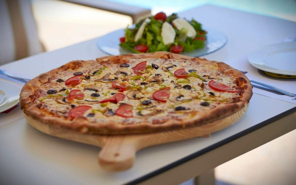 Pizza Top: Το πιο… top ιταλικό εστιατόριο στη Βουρβουρού, σας περιμένει κι αυτό το καλοκαίρι
