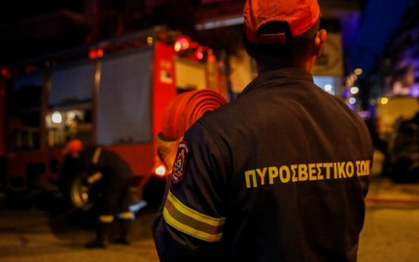 Συναγερμός στη Βοιωτία: Πυρκαγιά σε εργοστάσιο παραγωγής βαμβακιού στον Ορχομενό