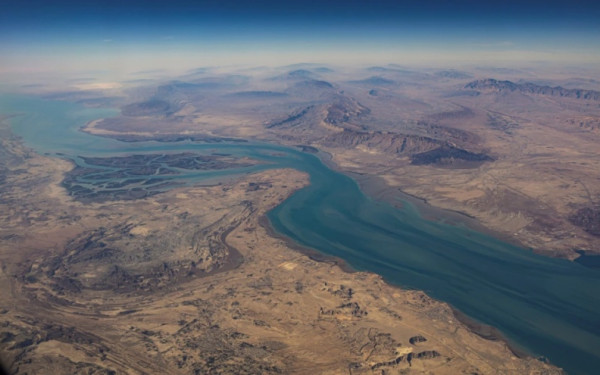 Στενά του Ορμούζ: Οι επιπτώσεις στην παγκόσμια οικονομία του ναυτικού αποκλεισμού των ΗΠΑ