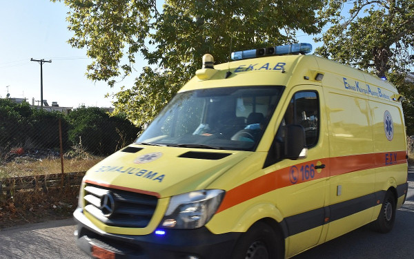 Ηράκλειο: ΙΧ παρέσυρε 4χρονη και τον πατέρα της έξω από το ΠΑΓΝΗ