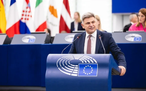 Φαραντούρης: Η κυβέρνηση να πει «όχι» στην κατάργηση του βέτο για ένταξη νέων χωρών στην ΕΕ