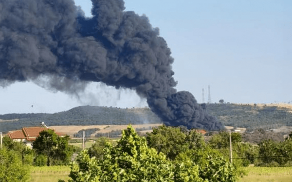 Αλεξανδρούπολη: Μεγάλη φωτιά σε εργοστάσιο ανακύκλωσης- Ήχησε το 112 (βίντεο)