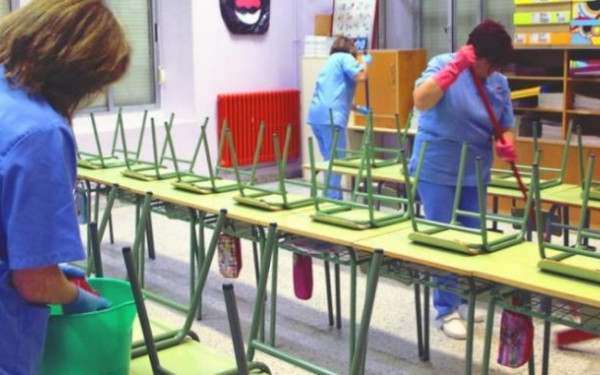 Σχολικές καθαρίστριες: Εγκρίθηκαν 1.600 προσλήψεις στους 14 δήμους της Θεσσαλονίκης - Πιάνουν σκούπα από 1η Σεπτεμβρίου