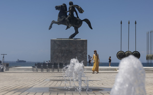 Καιρός: Πιθανότητες για δόσεις δροσιάς το Σαββατοκύριακο, εν αναμονή του καύσωνα