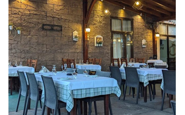 Ταβέρνα Ο Μάκης στον Άγιο Νικόλαο Χαλκιδικής: Στα best of της Σιθωνίας, ένας προορισμός για όλα τα γεύματα
