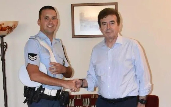 Αλεξανδρούπολη: Ο Μ. Χρυσοχοΐδης συνεχάρη τον αστυνομικό που έσωσε οδηγό ταξί στη Μάκρη
