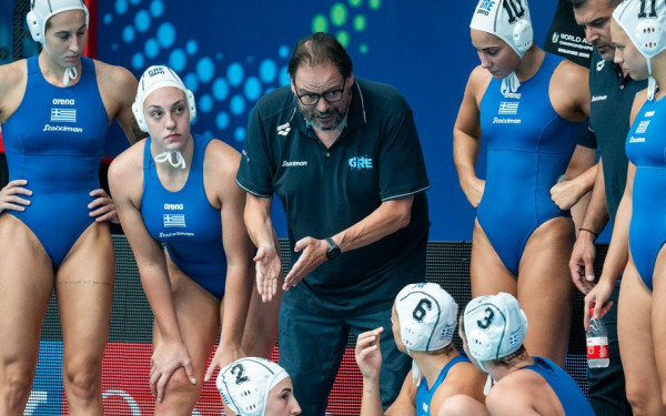 Χάρης Παυλίδης: Ο πρωτομάστορας της Εθνικής πόλο γυναικών απολαμβάνει την επιτυχία (βίντεο)