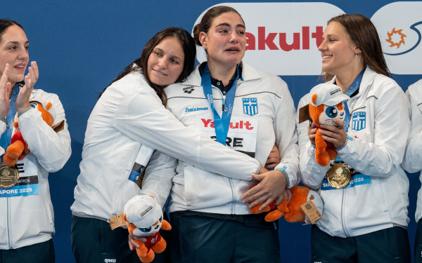 Πόλο: Δάκρυα και συγκίνηση στην ανάκρουση του εθνικού ύμνου και την απονομή των μεταλλίων (βίντεο)