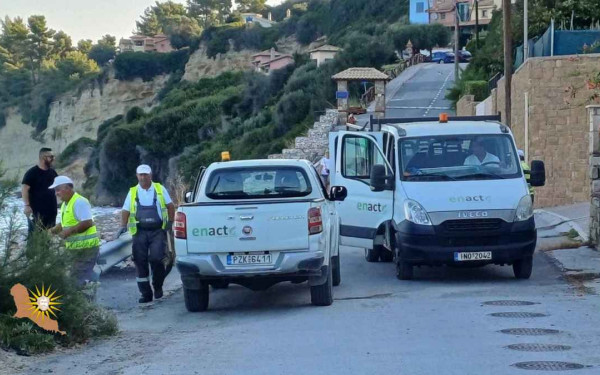 Χαλκιδική: Νέα επιχείρηση απομάκρυνσης «πακτωμένων» ομπρελών σε Ποσείδι και Αιγαιοπελαγίτικα