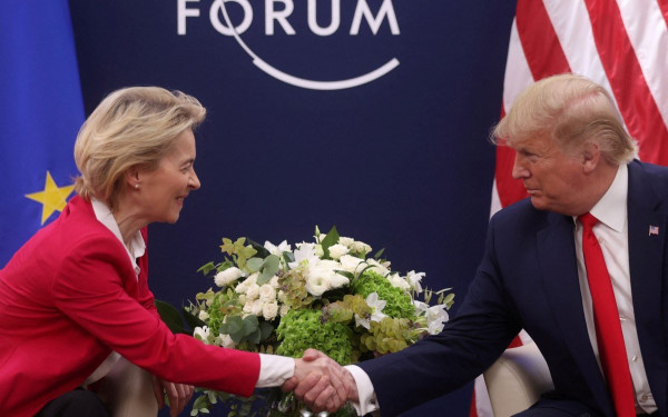 Επικοινωνία φον ντερ Λάιεν με Τραμπ και Ζελένσκι μετά την επίθεση στο Κίεβο