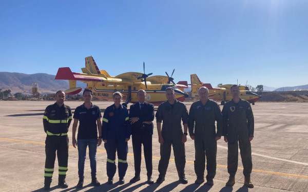 Κατέφθασαν από την Ιταλία δύο Canadair για να βοηθήσουν στην κατάσβεση των πυρκαγιών