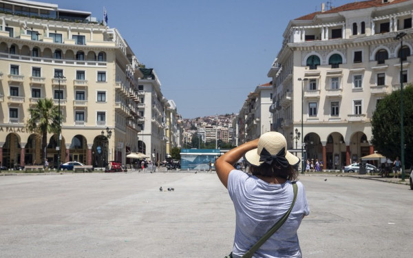 Έρευνα του ΑΠΘ για τη Θεσσαλονίκη: Τα δέντρα ρίχνουν έως και 10°C  την αισθητή θερμοκρασία στις πιο θερμές οδούς της πόλης