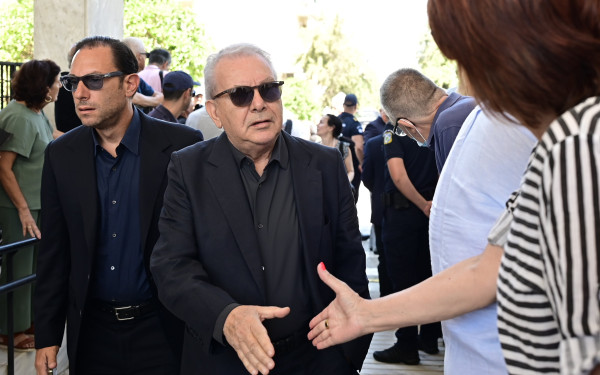 Απαγορεύτηκε στο Μανώλη Μητσιά να τραγουδήσει Μάνο Χατζιδάκι: «Πολύ λυπηρό, ο λαός τελικά έδωσε τη λύση»
