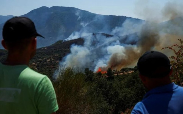 Ανεξέλεγκτες για δέκατη ημέρα οι πυρκαγιές στην Αλβανία - Στον δρόμο της φωτιάς αποθήκες υγραερίου και ιστορικά μνημεία