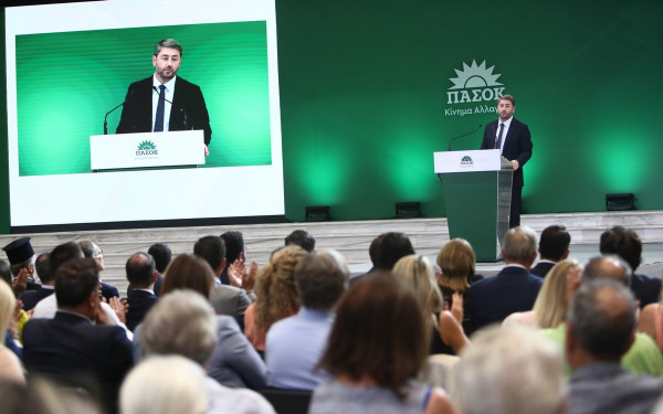 ΠΑΣΟΚ και ΣΥΡΙΖΑ σε ρυθμούς... ΔΕΘ