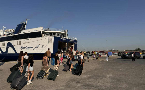 Δημοσκόπηση ALCO: Οι μισοί Έλληνες μένουν χωρίς διακοπές λόγω ακρίβειας