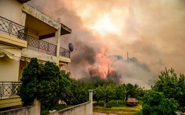 Χωρίς τέλος ο πύρινος εφιάλτης στην Αχαΐα: Ήχησε 112 για εκκένωση 4 περιοχών- Εκκενώνεται νοσοκομείο και γηροκομείο (βίντεο)