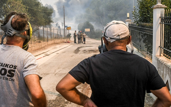 Φωτιά στην Αχαΐα: Μήνυμα 112 για εκκένωση σε Βούντενη και Μπάλα