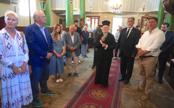 Στην Ίμβρο ο Κώστας Καραμανλής - Τον υποδέχτηκε ο κ.κ. Βαρθολομαίος