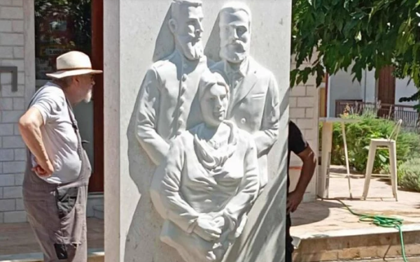 Χαλκιδική: Αποκαλύπτεται το Μνημείο της οικογένειας Γερογιάννη στην Αρναία