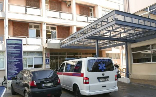 Ασανσέρ στο Νοσοκομείο Γεννηματάς άρχισε να υποχωρεί από τον 3ο όροφο