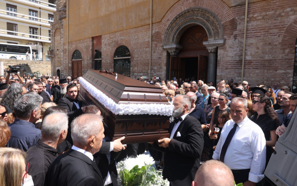 Χρυσόστομος Σταμούλης: Με δάκρυα στα μάτια το τελευταίο αντίο στον καθηγητή της Θεολογικής Σχολής του ΑΠΘ