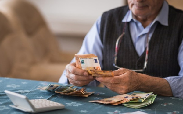 Νωρίτερα φέτος οι συντάξεις Απριλίου λόγω της 25ης Μαρτίου