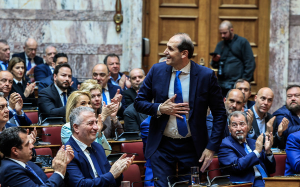 Ο πολιτικός κόσμος αποχαιρετά τον Απόστολο Βεσυρόπουλο